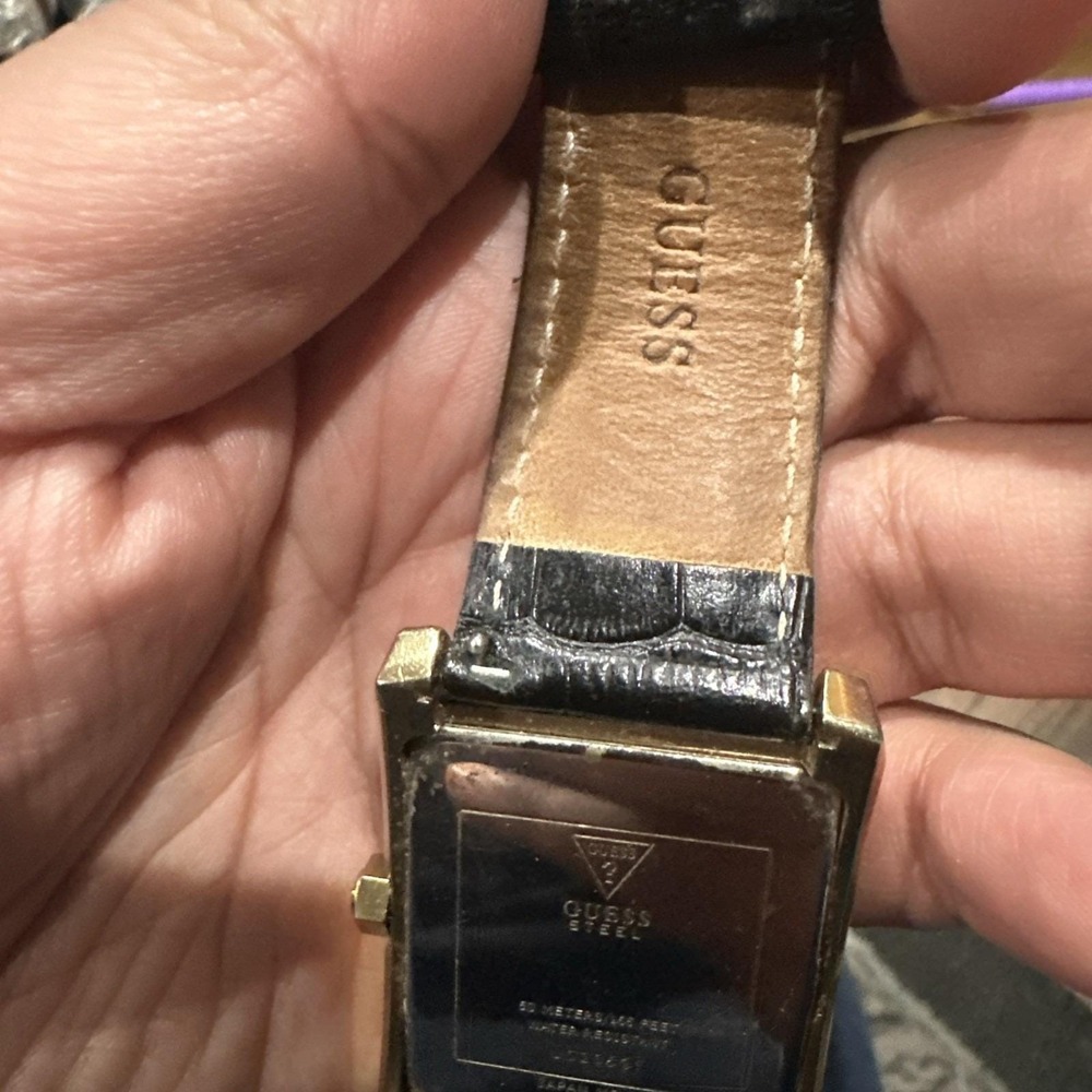 Working Vtg GUESS Mens Gold‎ ToneRectangle Oversize Black watch 37mm Fit 8.5in - Picture 9 of 10